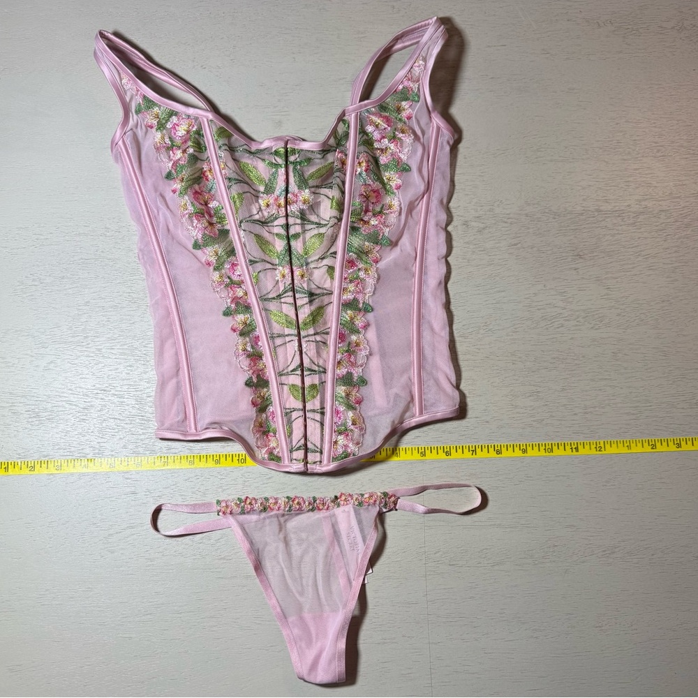 NWT Victoria's Secret Pink Lily Embroidered Corset G String 2 piece Set, Med DD